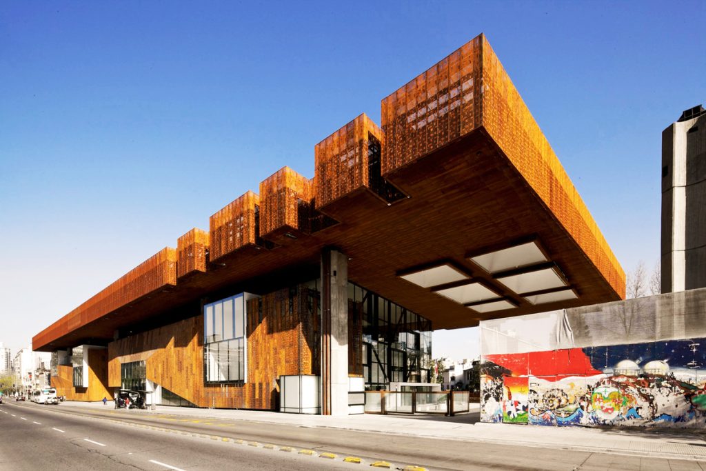 Centro Cultural Gabriela Mistral (GAM) – A lively center for theater, music, and exhibitions, named after Chile’s Nobel-winning poet