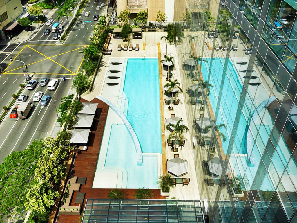 Fairmont Manila pool
